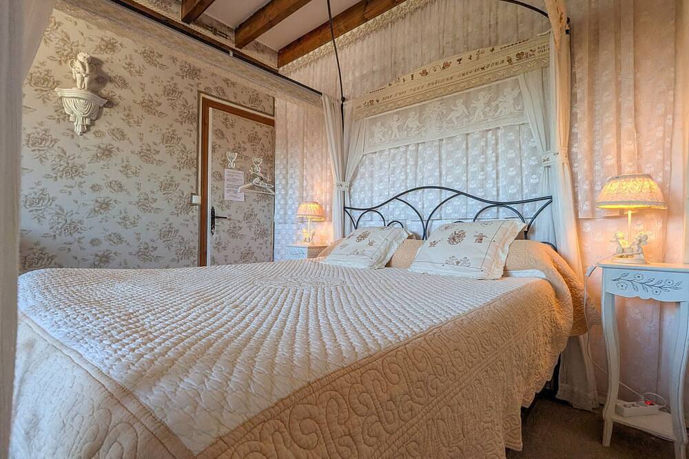 Maison d'hôtes de charme du Xixe, proche Château de Valençay et Zoo de Beauval in Valençay, Vallée de la Loire