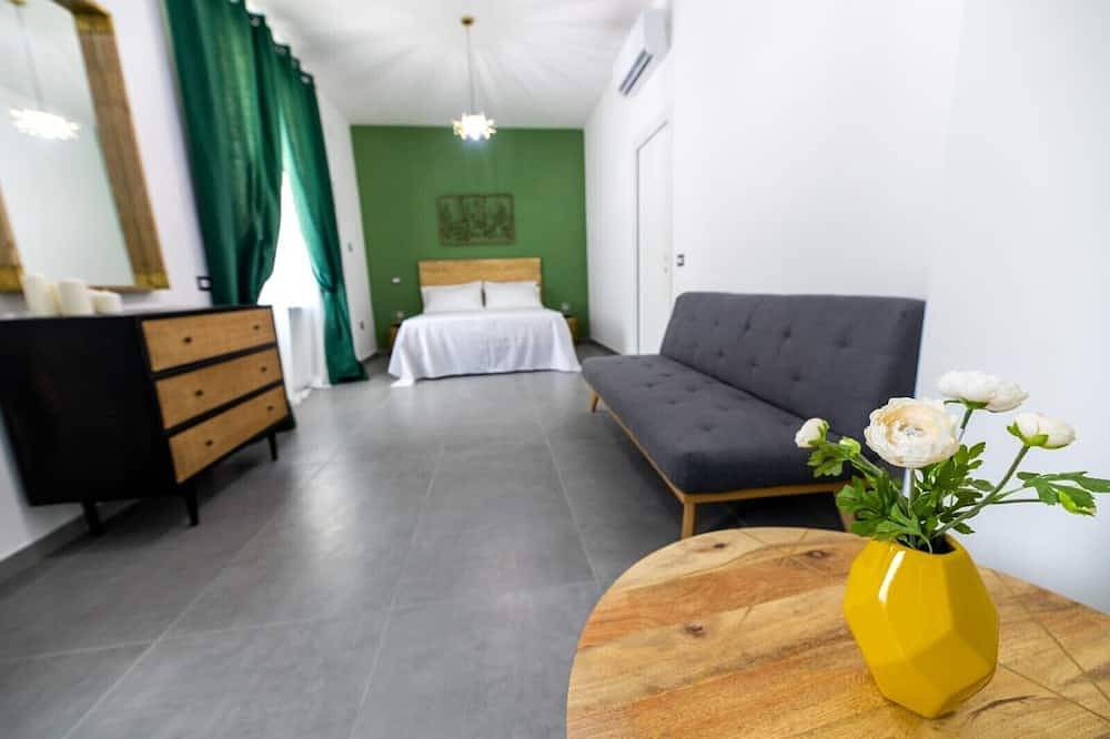 Entire apartment, Queen Room with Garden View, Shared Terrace, Wi-Fi and Air Conditioning in Vietri sul Mare, Amalfi Coast