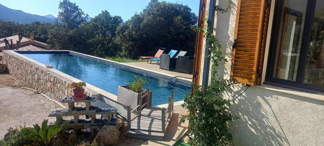 Maison de vacances pour 7 personnes, avec Jacuzzi et Terrasse ainsi que Piscine et Vue à Calenzana