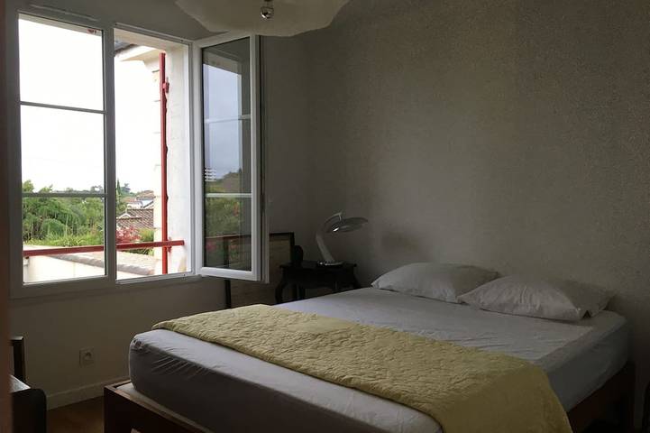 Location de vacances pour 5 personnes, avec jardin à Cenon - 3