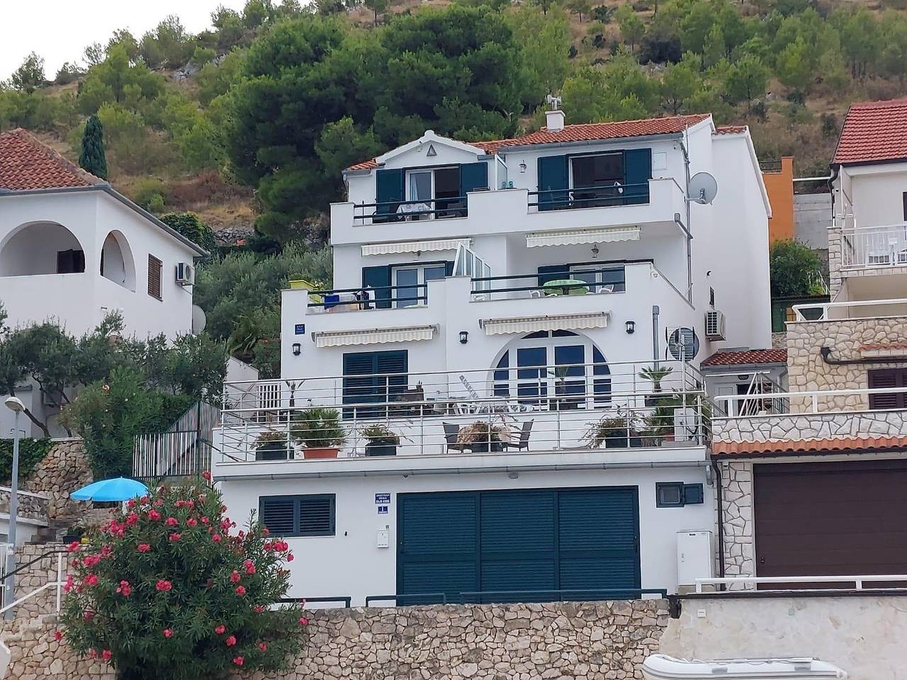 Ganze Wohnung, 1-Zimmer-Ferienwohnung am Strand Sparadici, Sibenik A-23591-e in Grebastica, Šibenik-Knin