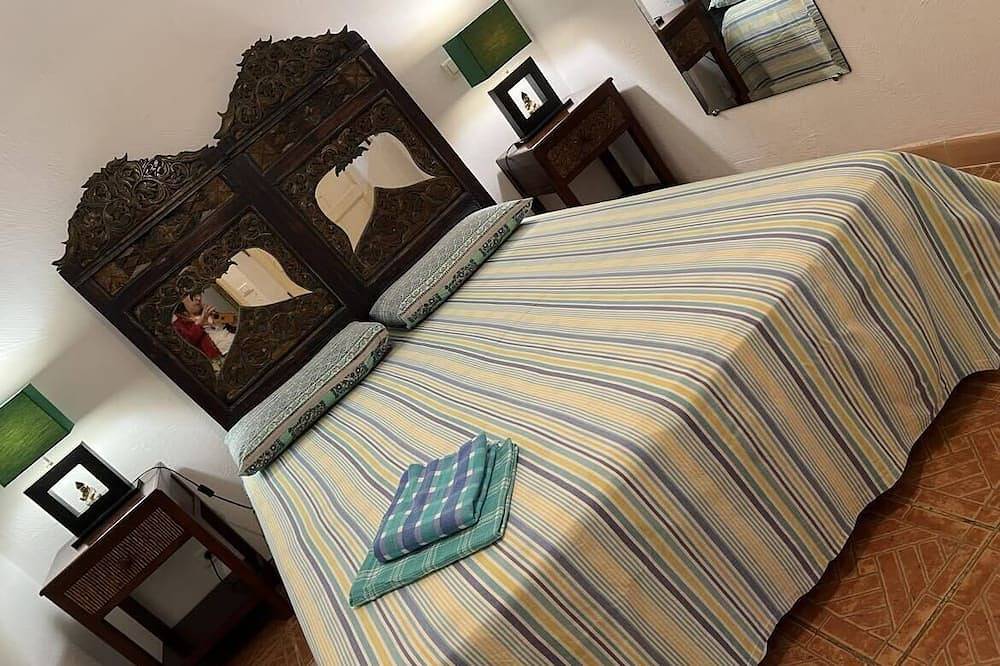 Appartement entier, Apartment on wooded land 2 minutes from the beaches and the center in Propriano, Arrondissement de Sartène