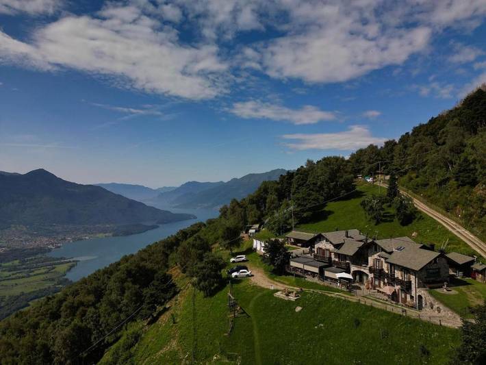Agriturismo per 3 persone, con giardino e panorama nonché sauna e vista lago, con animali domestici in Provincia di Como
