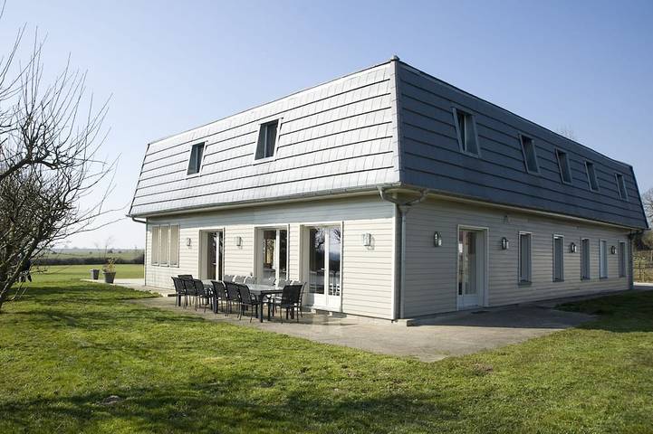 Gîte pour 24 personnes, avec jardin à Lisbourg