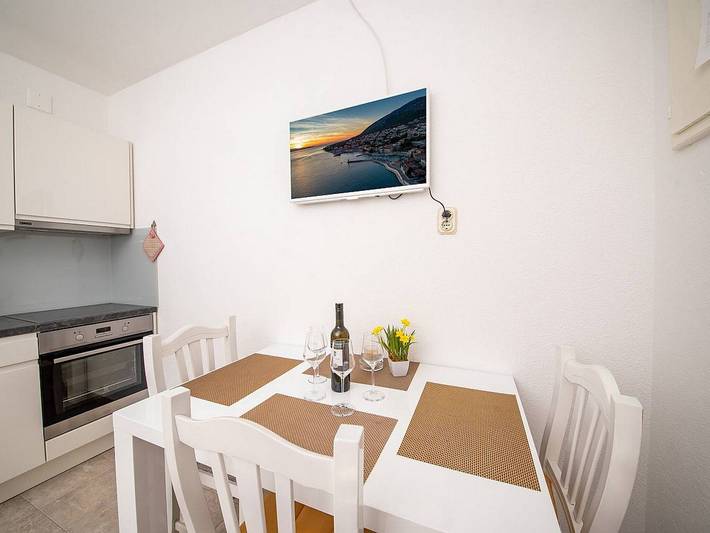 Gîte pour 3 personnes, avec terrasse, adapté aux familles à Bol - 2