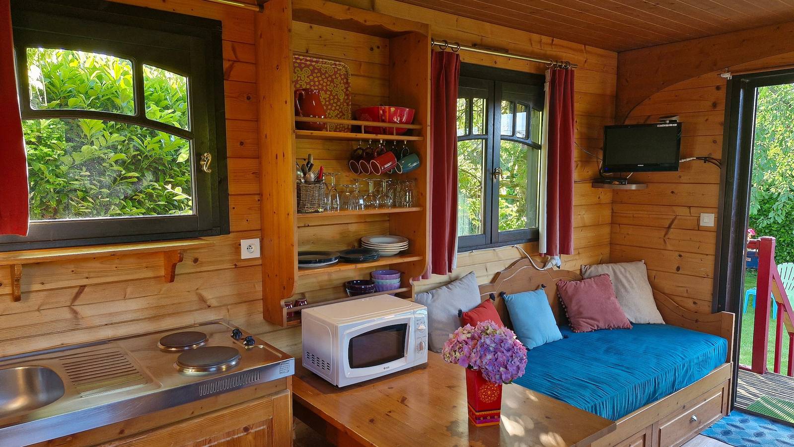 Bohème-Gîte in Zirkuswagen für 2–4 Personen nahe Honfleur mit Pool in Fatouville-Grestain, Côte de Grâce