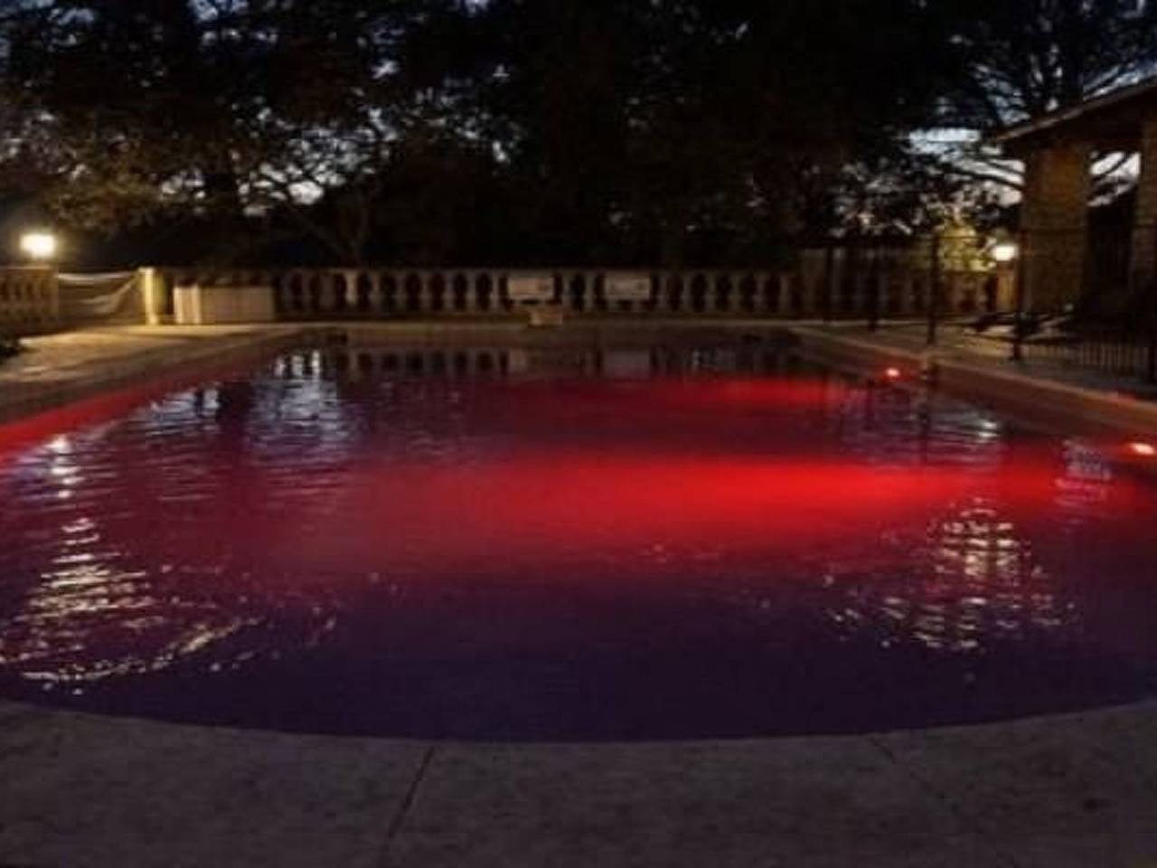 Studiowohnung mit Terrasse - Pool, Tennis, Bouleplatz in Grans, Region de Aix-en-Provence