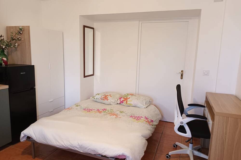 Appartement entier, Studio tout equipe en rez de jardin in Limas, Beaujolais