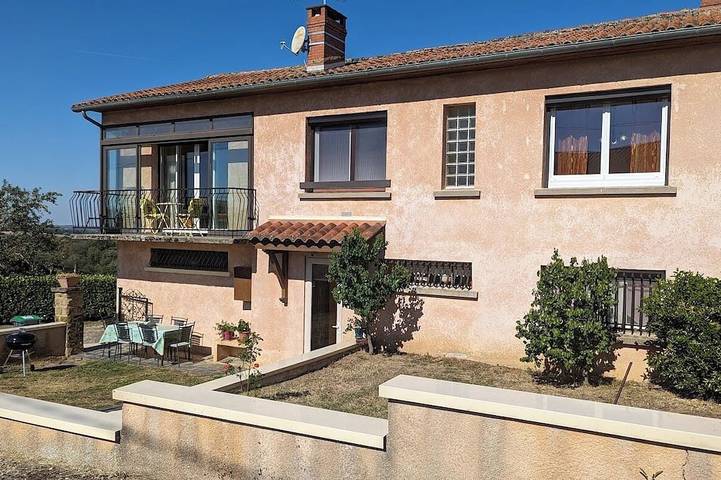 Location de vacances pour 8 personnes, avec jardin à Saint-Jean-de-Marcel