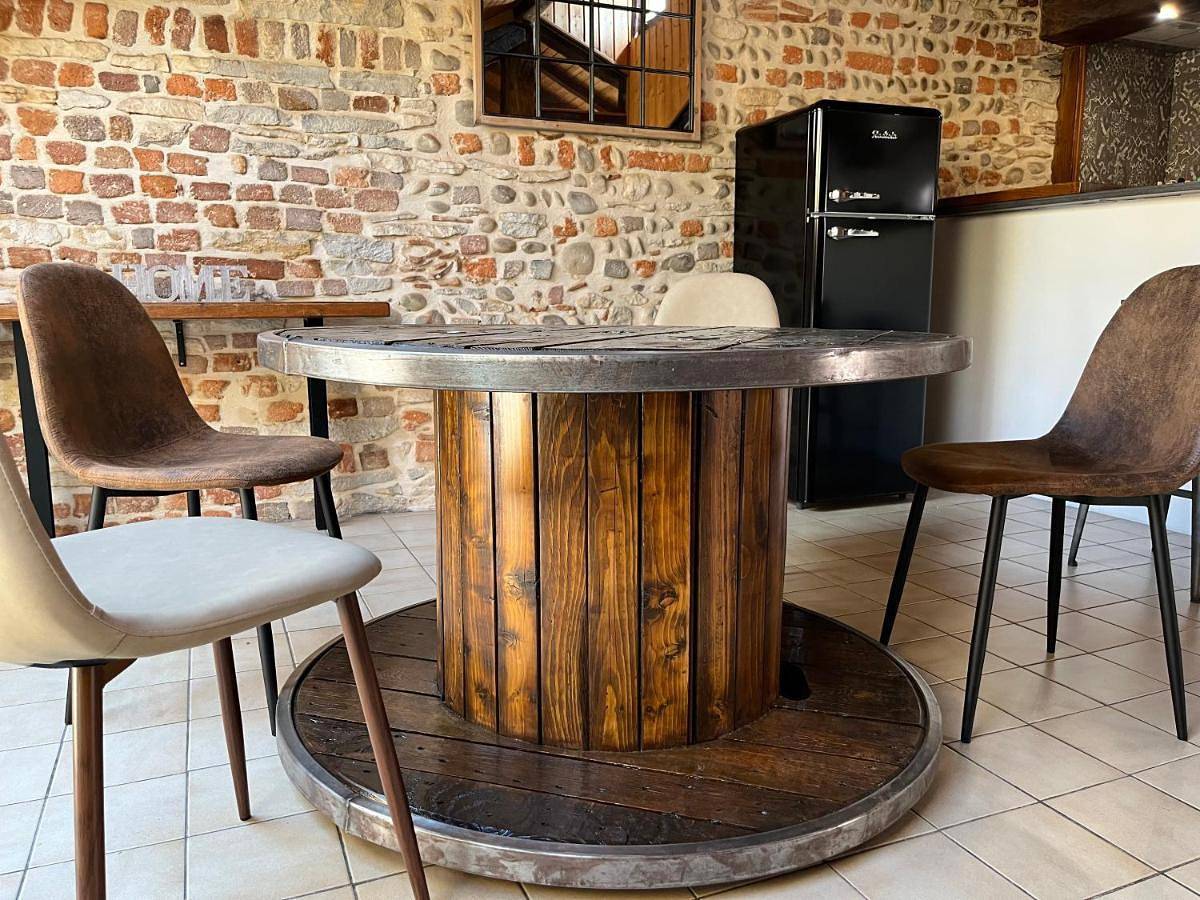 Appartement entier, Two-Bedroom Apartment in Bourg-en-Bresse, Région de Bourg-en-Bresse
