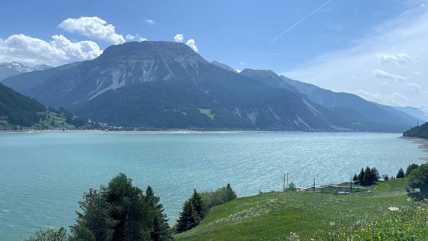 Ferienwohnung für 4 Personen, mit Balkon und Terrasse sowie Garten und Ausblick in Nauders