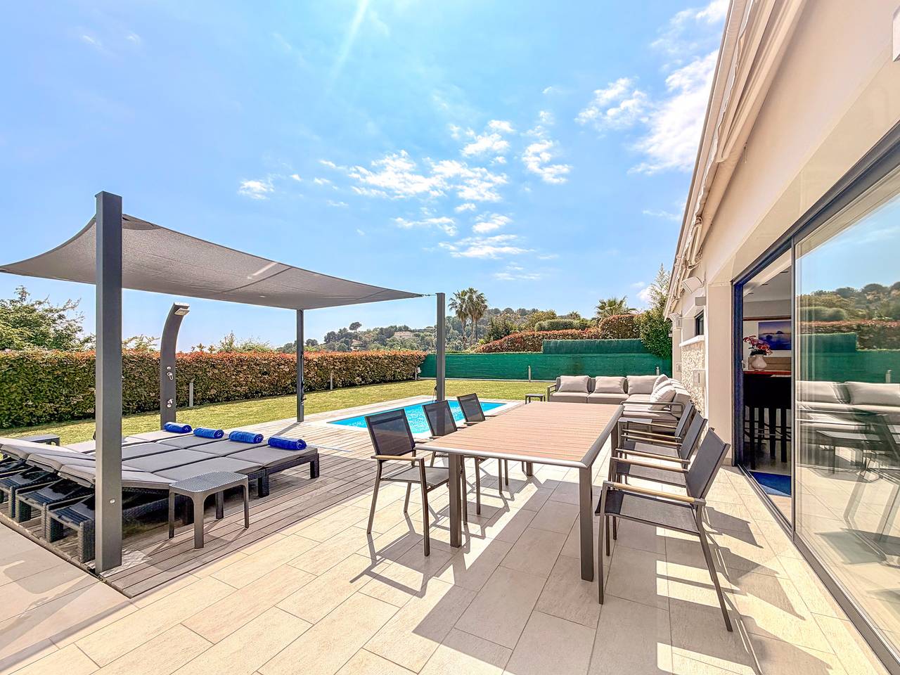 Villa Paisible avec Piscine, Jacuzzi & Gym in Antibes, Mittelmeerküste (Frankreich)