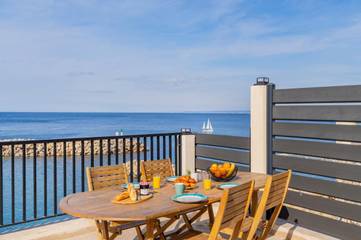 Ferienwohnung für 2 Personen, mit Ausblick und Terrasse in Calanques