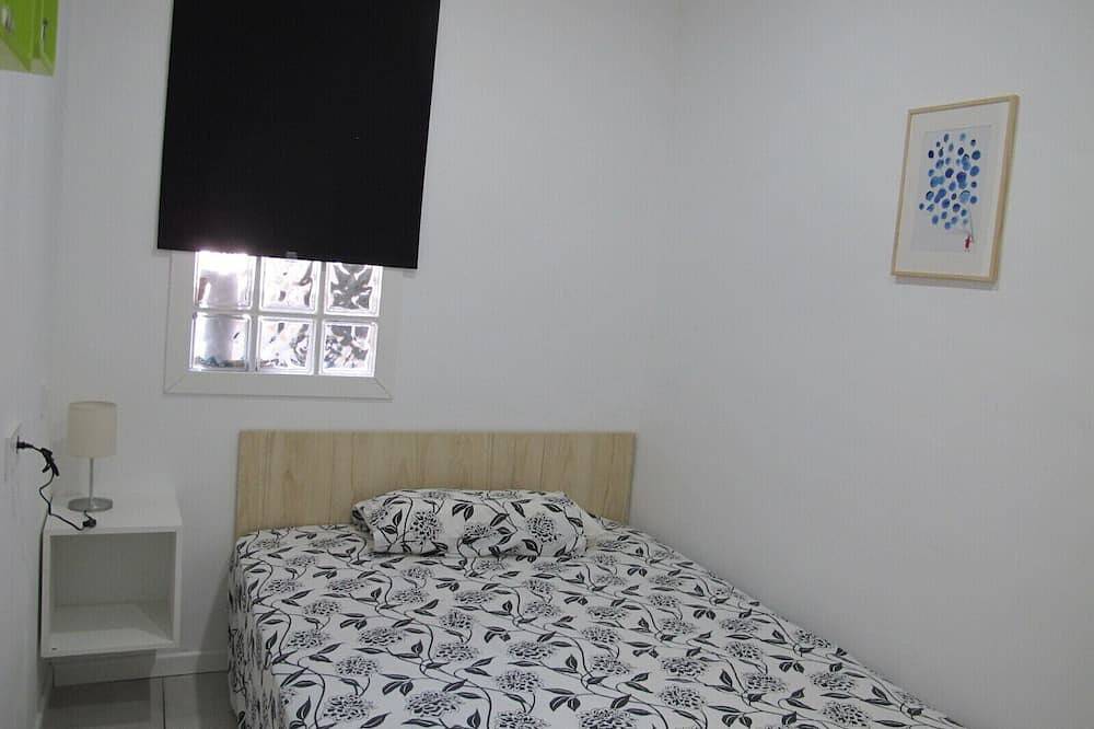 Apartamento entero, B: Cozy Apt. Next To Beach And 14 Min. To Catalonia Square in San Adrián del Besós, Barcelonés