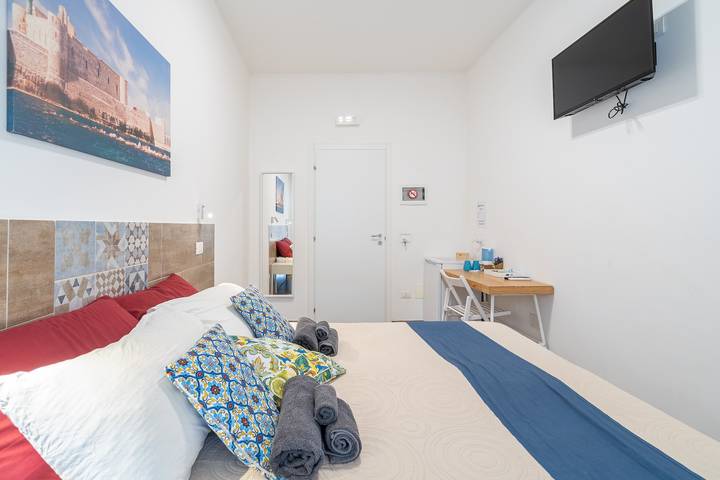 Maison d'hôtes 'Raudino Rooms - Maniace' avec balcon, Wi-Fi et climatisation in Syracuse, Province de Syracuse