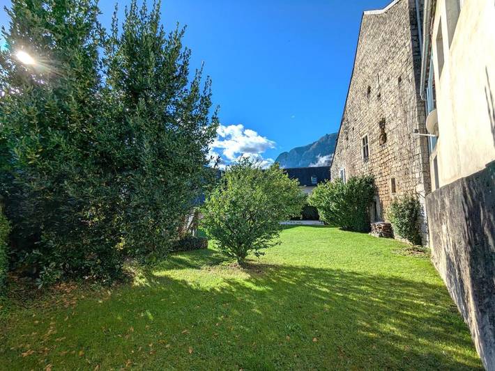 Location de vacances pour 9 personnes, avec vue et jardin, adapté aux familles à Osse-en-Aspe - 2