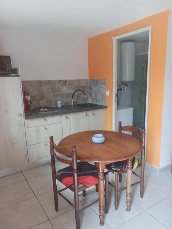 Gîte pour 2 personnes, avec terrasse ainsi que vue et jardin, animaux acceptés à Minihy-Tréguier - 3