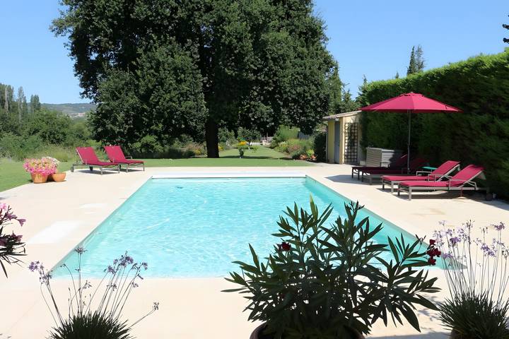Location de vacances pour 2 personnes, avec jardin à Mirabel-aux-Baronnies