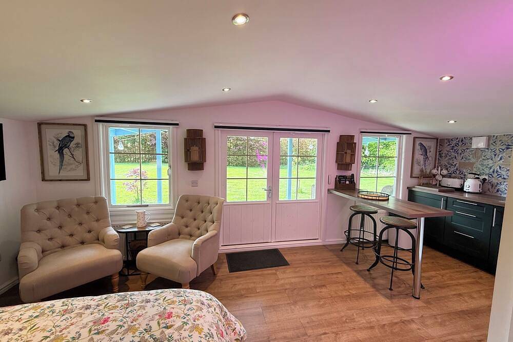 Cosy Countryside Lodge, 10 Mins From the Beach and National Park in Firth Of Clyde