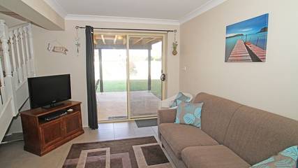 Holiday Home for 9 People in Sussex Inlet, New South Wales, Photo 3