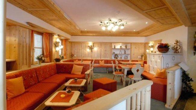 Hotel Astras - Einzelzimmer mit Dusche/Wc, klein in Scuol, Unterengadin