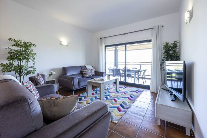 Apartamento para 6 personas, con Balcón además de Terraza y Piscina en Meia Praia