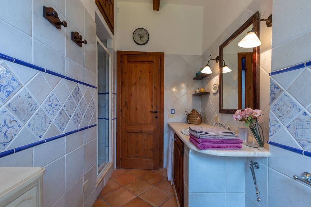 Villetta sotto gli ulivi in Pula Cagliari, Pula e dintorni