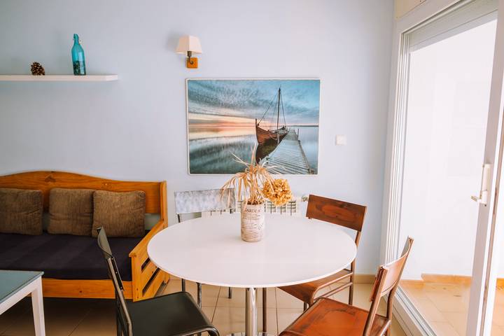 Gîte pour 4 personnes, avec terrasse, adapté aux familles dans Platja De Canyelles Petites - 4