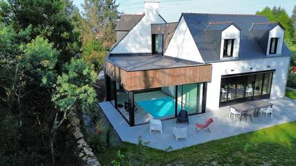 Villa pour 15 personnes, avec jardin ainsi que piscine et vue, adapté aux familles dans le Golfe du Morbihan