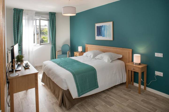 Location de vacances pour 2 personnes, avec jacuzzi et sauna ainsi que piscine et jardin à Melun - 3