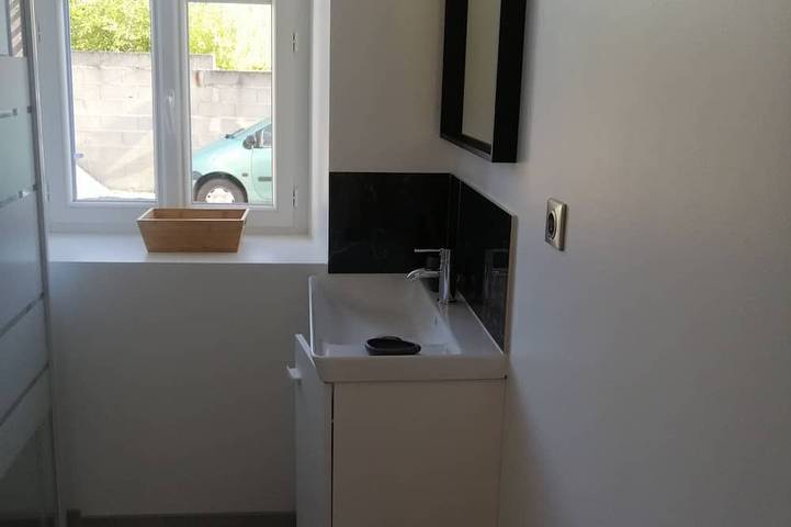 Pleasant house in the heart of a small village in Saint-Genou, Châteauroux und Umgebung
