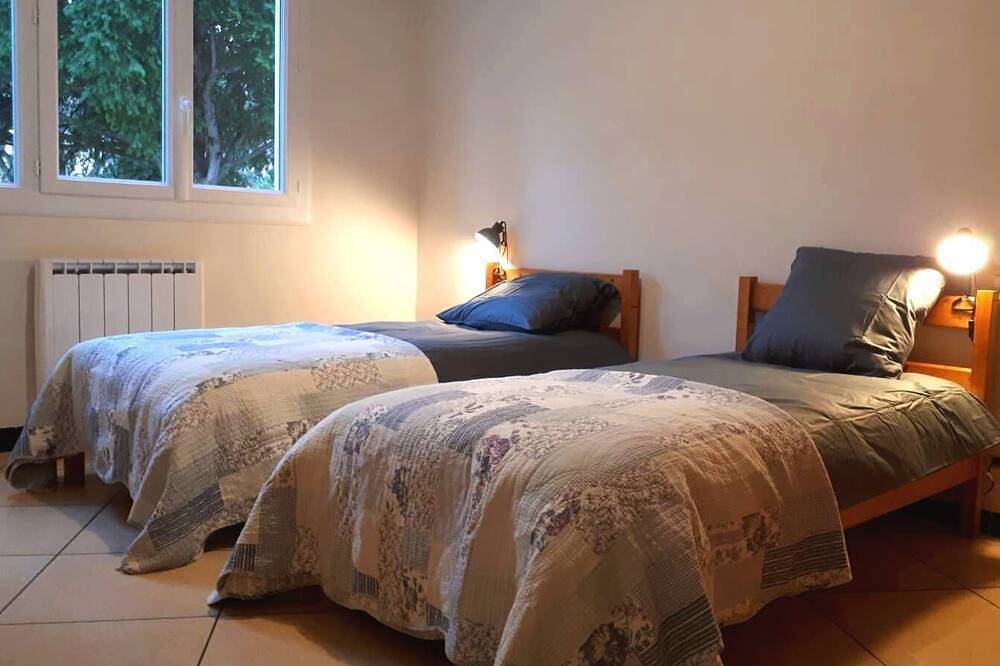 Mazet des Farfadets : Country house with swimming pool in Sarrians, Vaucluse