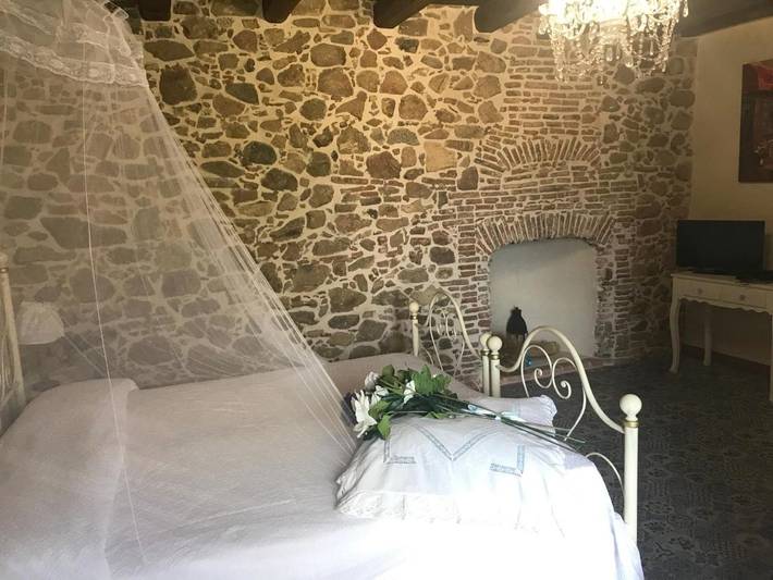 Maison d’hôte pour 3 personnes, avec Jardin et Vue à Sòrgono