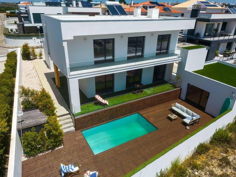 Deluxe Villa in Praia dos Pescadores (Ericeira), Ericeira