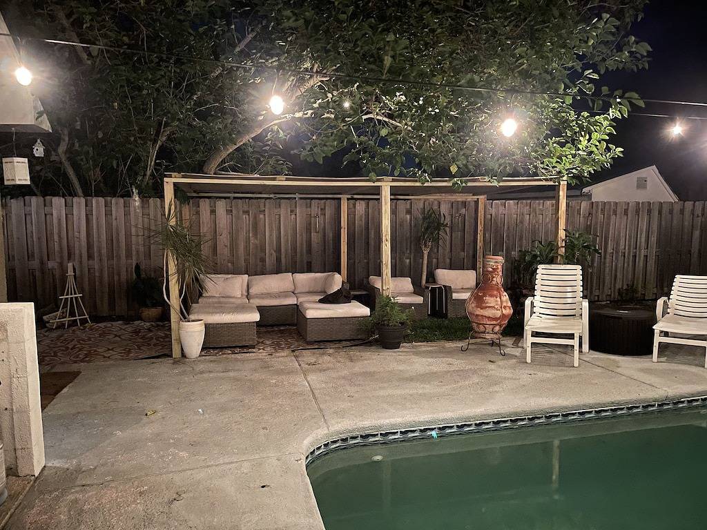 Pool w/slide, low fees, free golf cart, pets welcome. 10 blocks beach-near Mayo. in Jacksonville Beach, Duval County