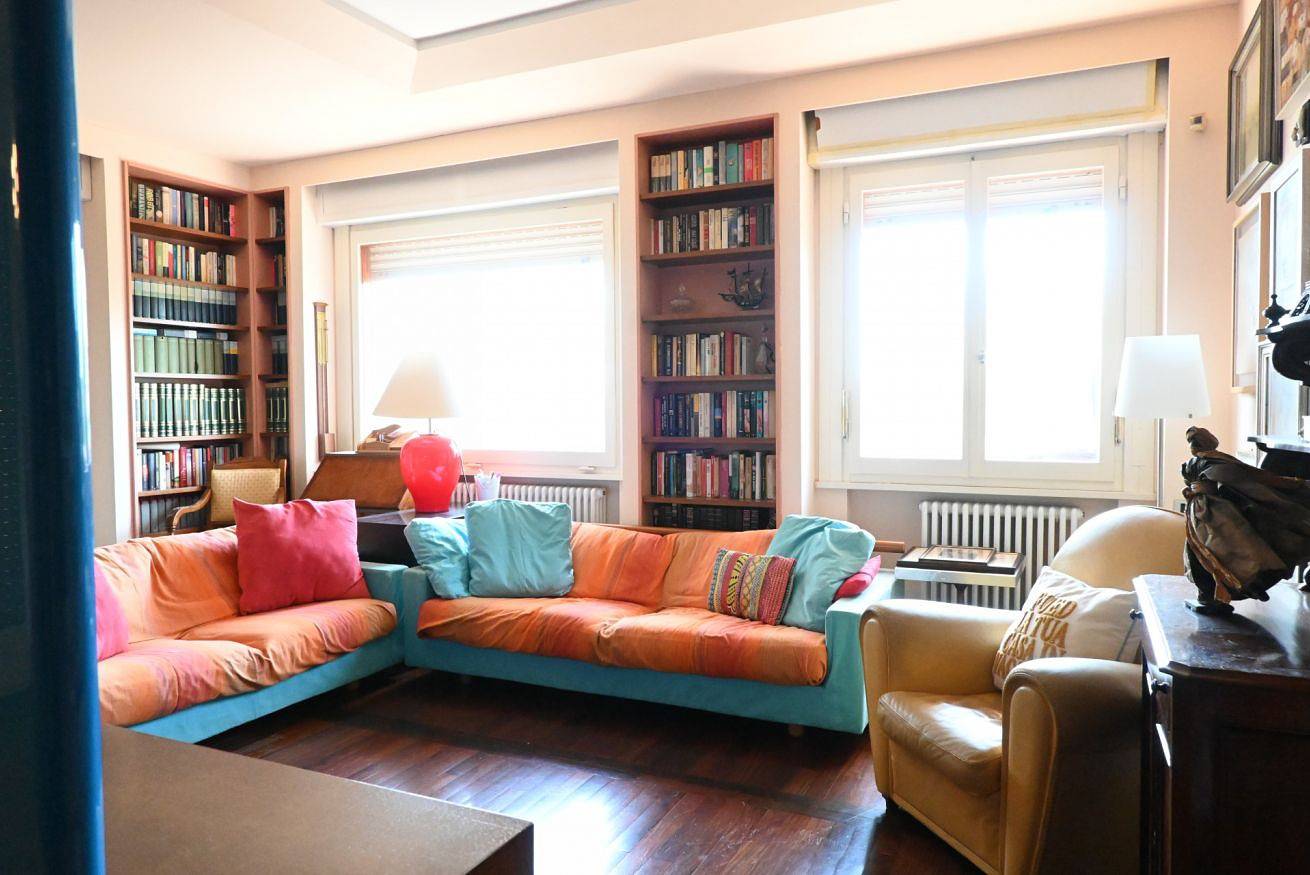 Entire apartment, A43 - Ancona, spacious three-room apartment with garden in Ancona, Riviera del Conero