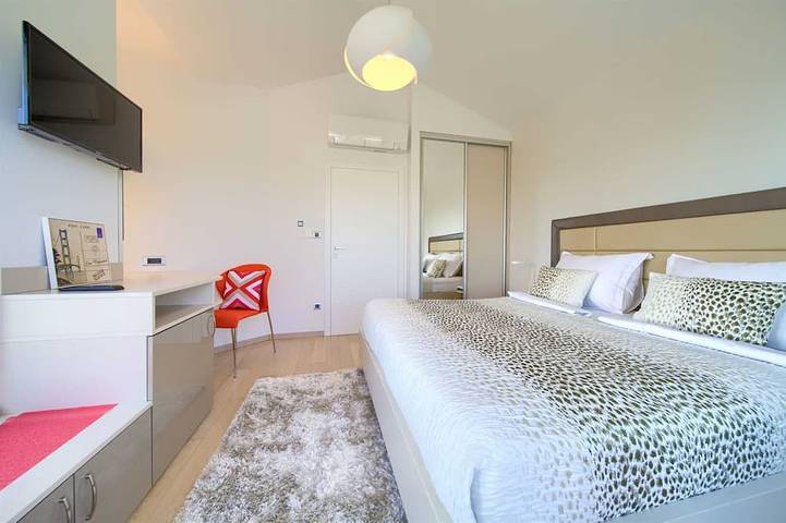 Luxus-Ferienhaus Stella mit privatem Pool in Krk Stadt, Krk