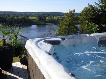 Gîte pour 8 personnes, avec jardin ainsi que vue sur le lac et vue à Pouzauges
