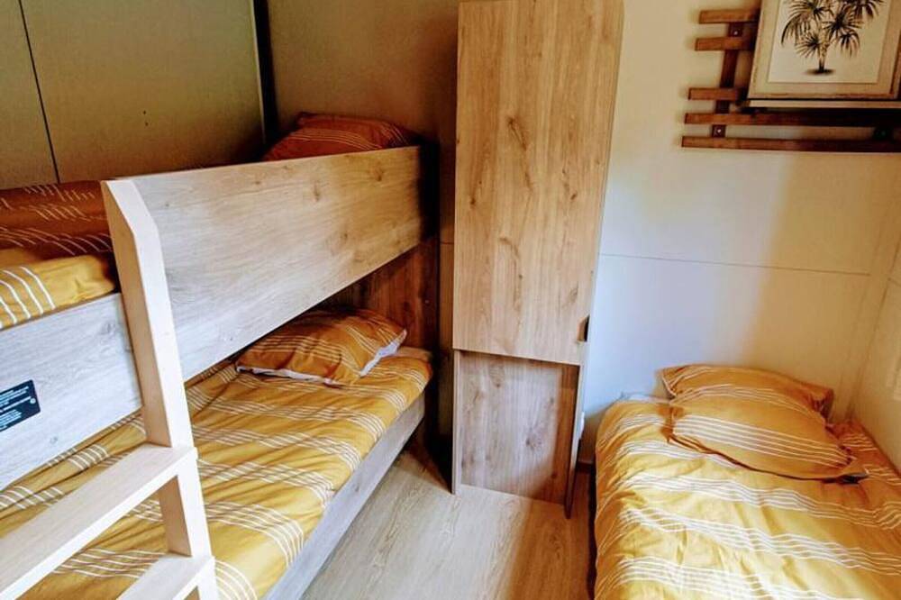 Cabane bucolique avec wifi, animaux admis, parking in Bioussac, Charente