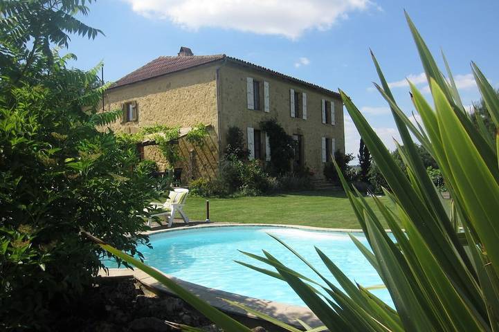 Gîte pour 5 personnes, avec jacuzzi ainsi que terrasse et jardin à Beaumarchés