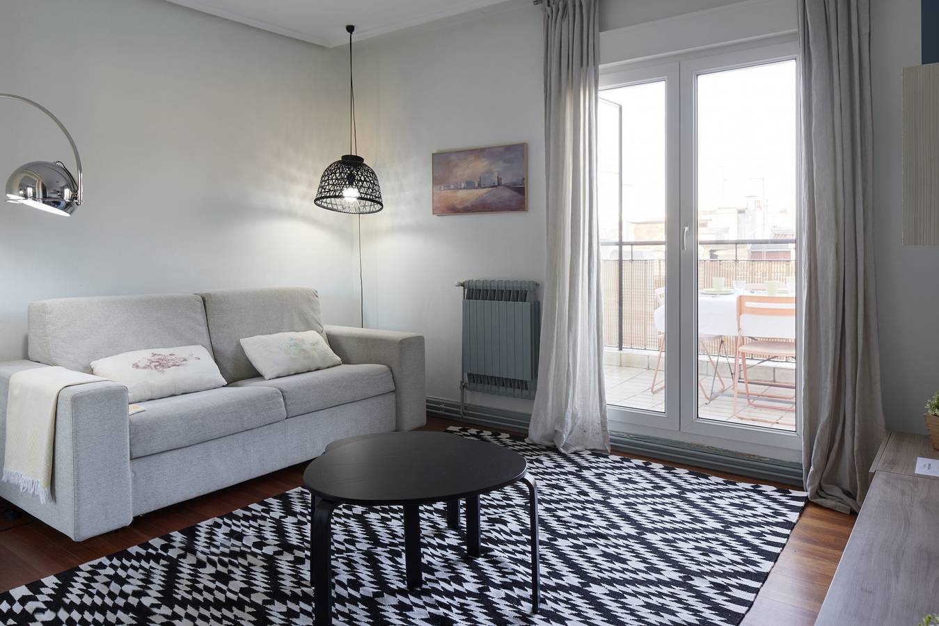Entire apartment, Holiday apartment for 3 people with balcony in Playa de la Concha, San Sebastian