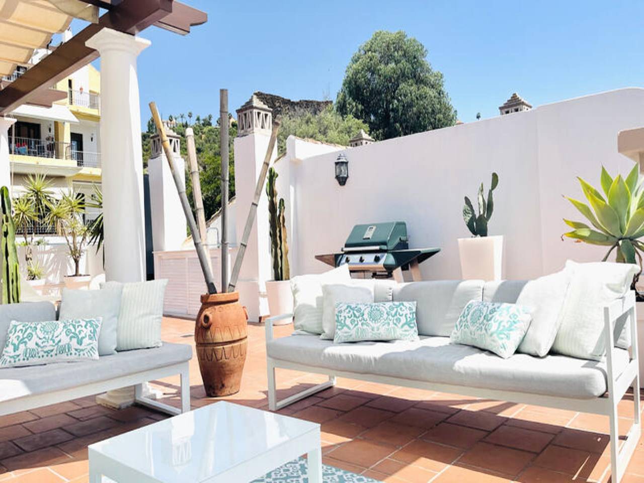 Entire apartment, Penthouse in Los Arqueros with Golf Views in Los Arqueros Golf and Country Club, Benahavís