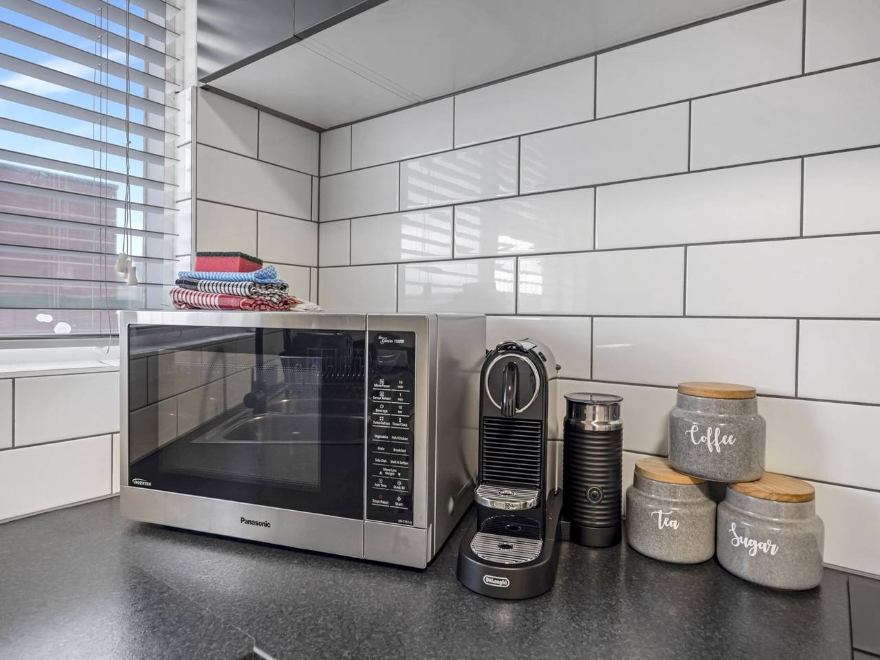 Entire apartment, 3-Bed Campbelltown Stay with Private Balcony in Adelaide, South Australia