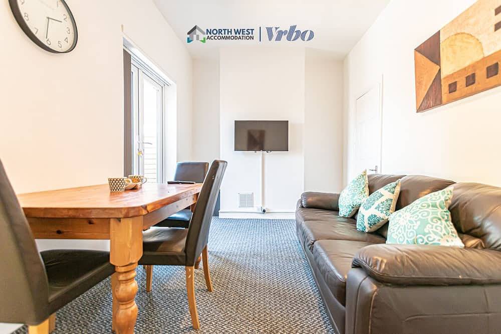 Spacious 3-Bedroom House in Ince, Wigan | Free Parking&Wifi | Long Stays Welcome in Wigan, Greater Manchester