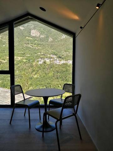 Gîte pour 2 personnes, avec jardin et vue dans Roisan