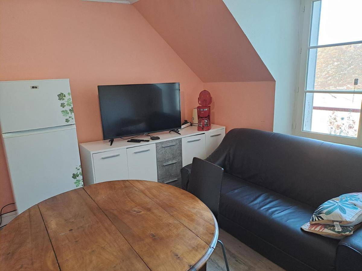Two-Bedroom Family Apartment in Pont-sur-Yonne, Yonne