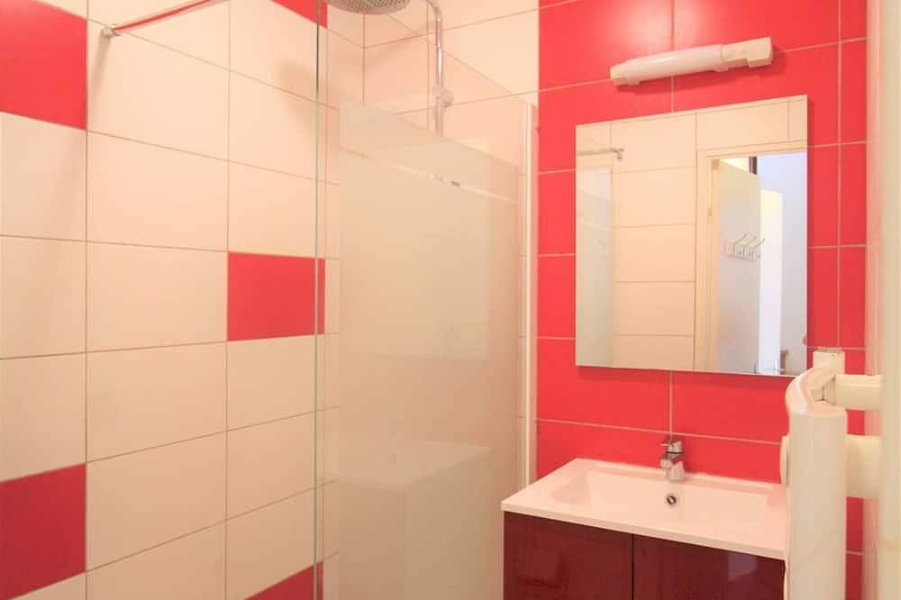 Mazet for 6 people in a domain with pool and tennis court in Cogolin in Cogolin, Mediterranean Coast (France)
