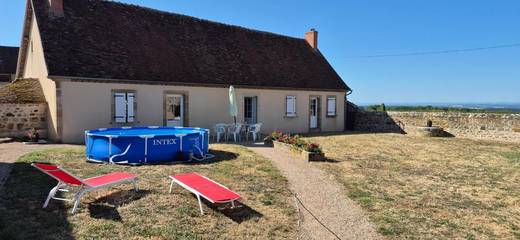 Gîte pour 8 personnes, avec piscine ainsi que bassin pour enfant et jardin, animaux acceptés à Meaulne