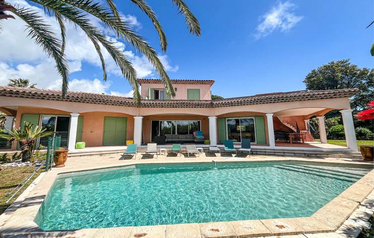 Location de vacances pour 12 personnes, avec jardin ainsi que terrasse et piscine dans Golf Bluegreen Sainte-Maxime - 2