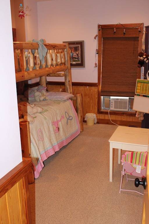 Vacation house for 16 people, with pool and yard in Mississippi